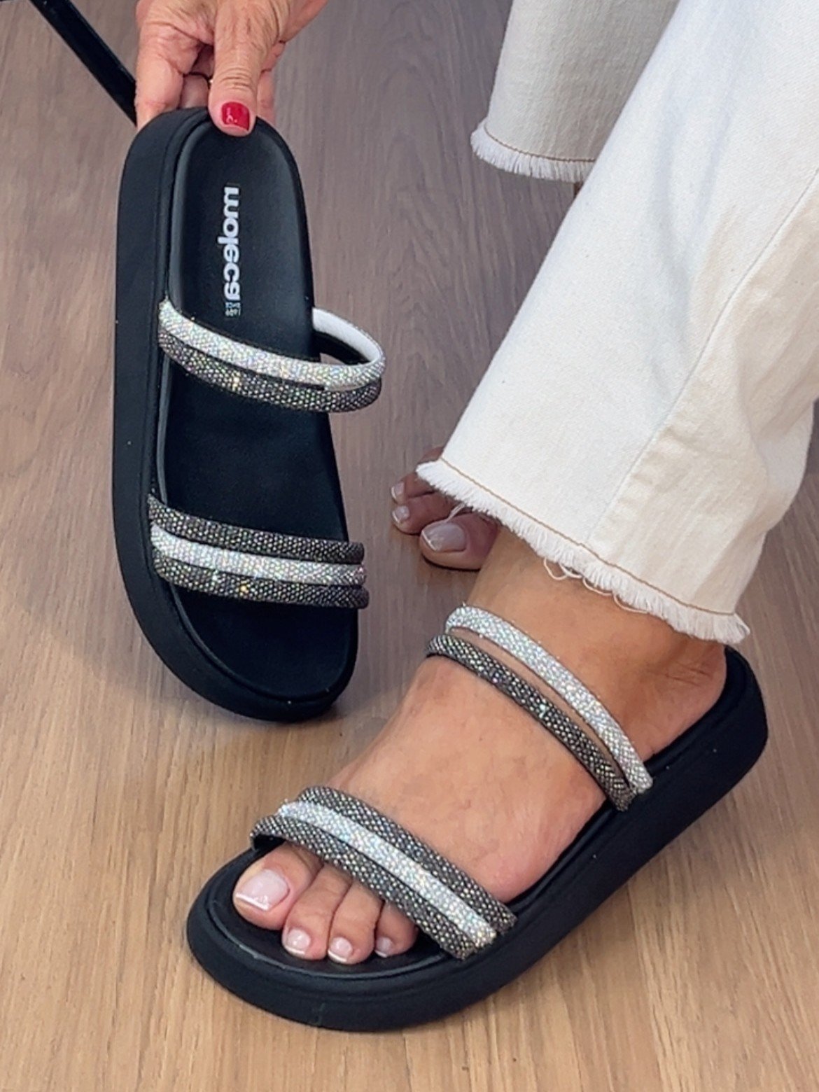 6103CF33-88F9-4B98-8624-8DADBDECA968 PAPETE 5469.135 PRETO CRSITAL SILVER MOLECA - Imagem 1